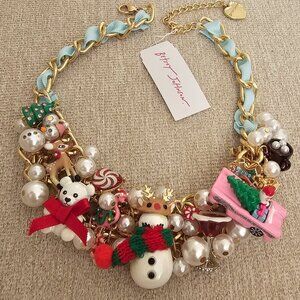 Betsey Johnson Christmas collection necklace